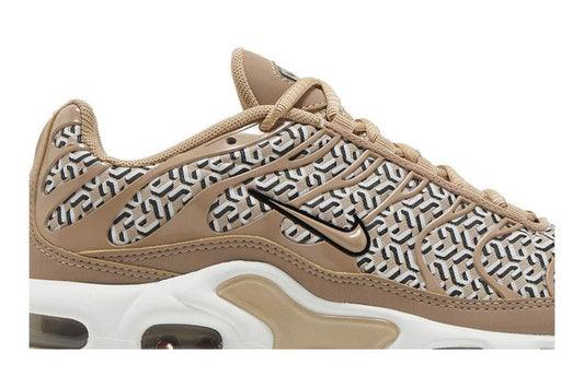 Nike Air Max Plus United in Victory (Women's)