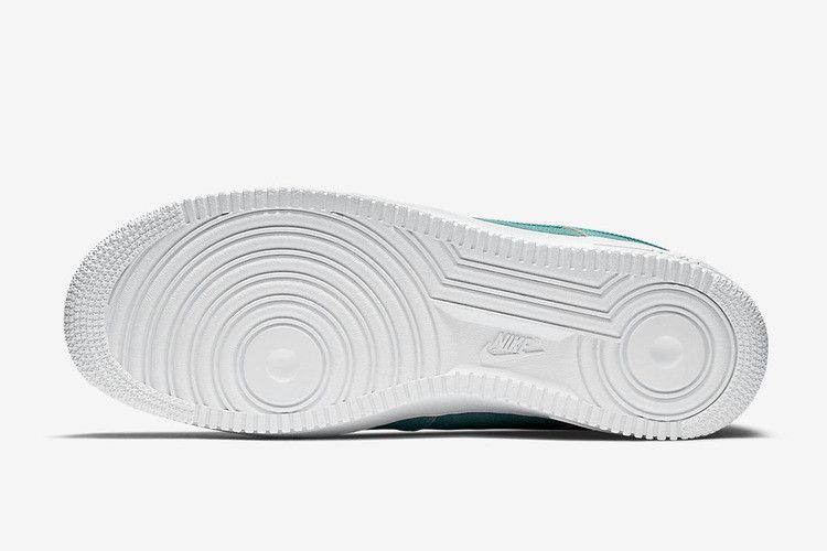 Nike Air Force 1 Low Yacht Club Light Retro