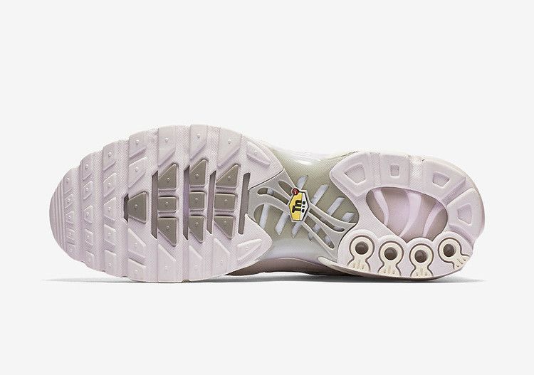 Nike Air Max Plus Pearl Pink