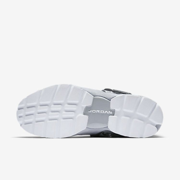 Jordan Trunner LX Wolf Grey