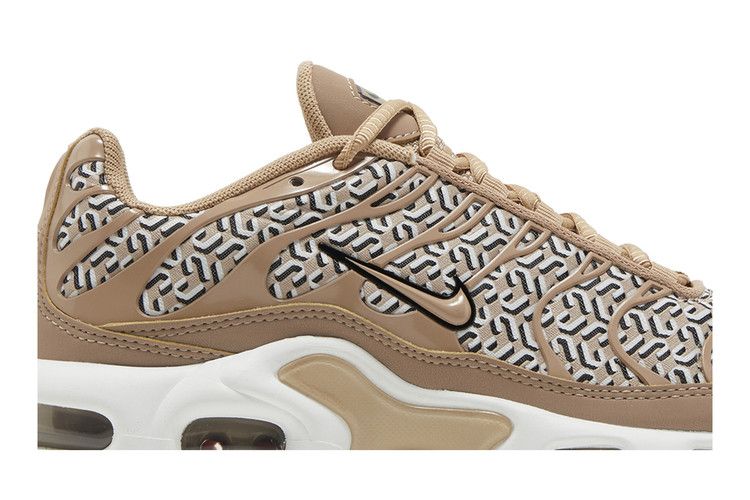 Nike Air Max Plus United in Victory (Women's)