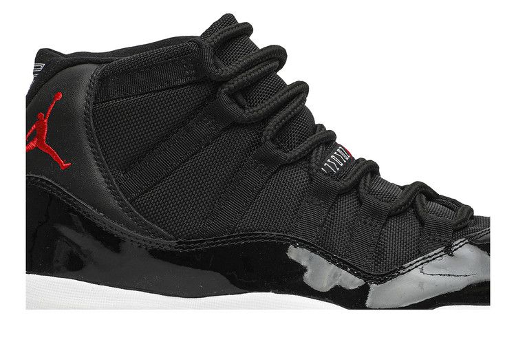 Jordan 11 Retro Playoffs (2001)