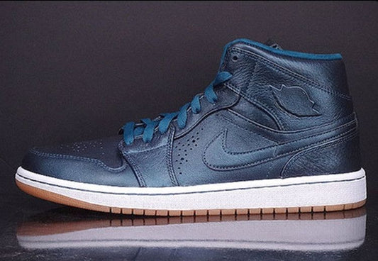 Jordan 1 Mid Nouveau Space Blue