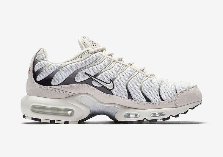 Nike Air Max Plus Sail Black