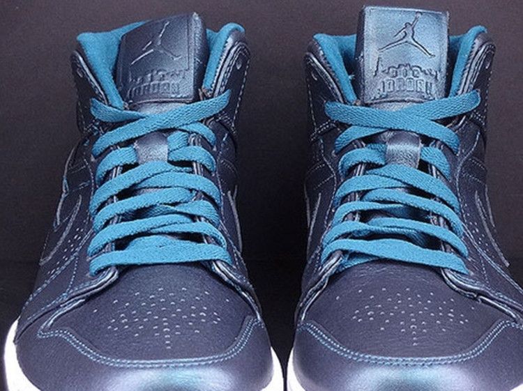 Jordan 1 Mid Nouveau Space Blue