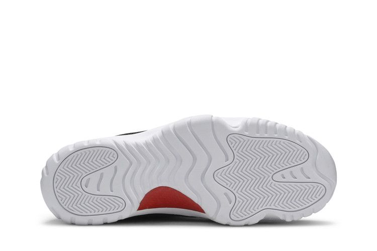 Jordan Future Low Black Red White