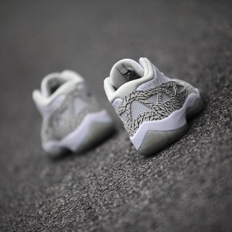 Jordan 11 Retro Low IE Cobalt (2015)