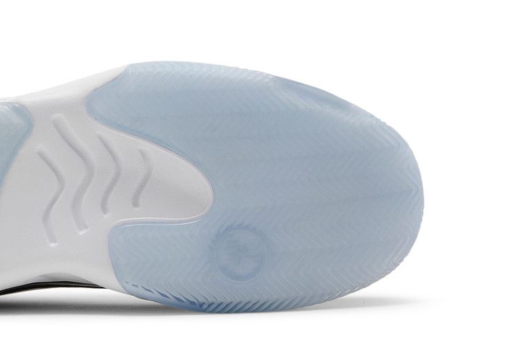 Jordan Max Aura 2 White Black Gym Red