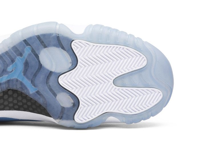 Jordan 11 Retro Pantone