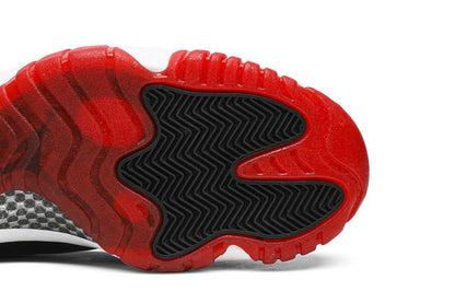 Jordan 11 Retro Playoffs (2001)