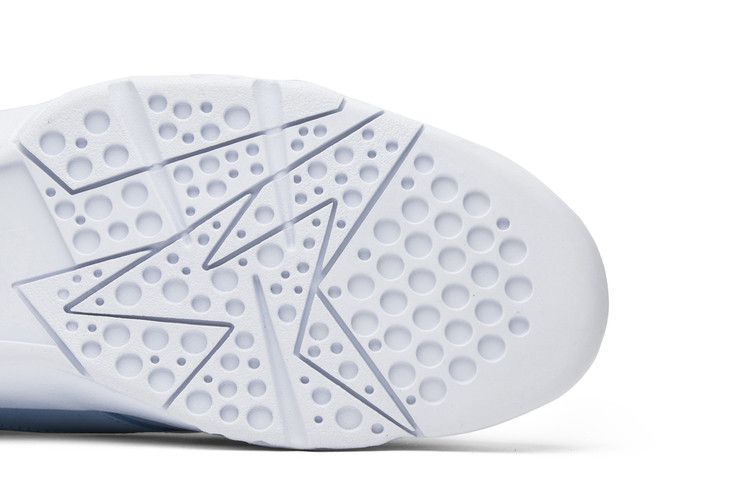 Jordan 7 Retro Pantone