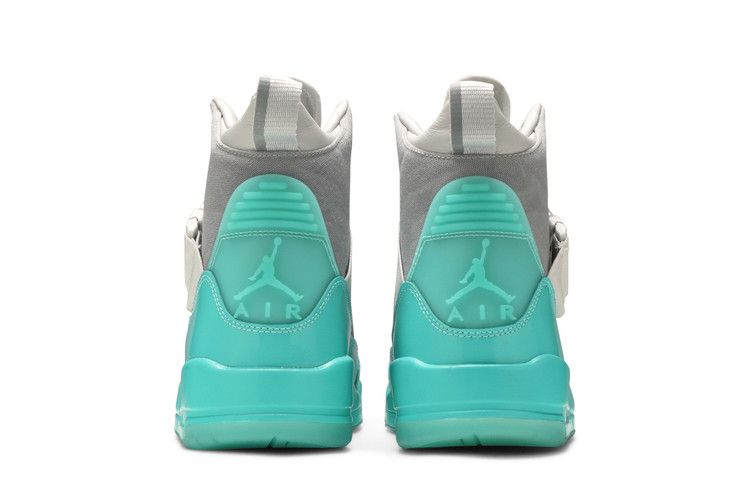 Jordan 3 Retro Explorer XX Vast Grey Tropical Twist (Women's)