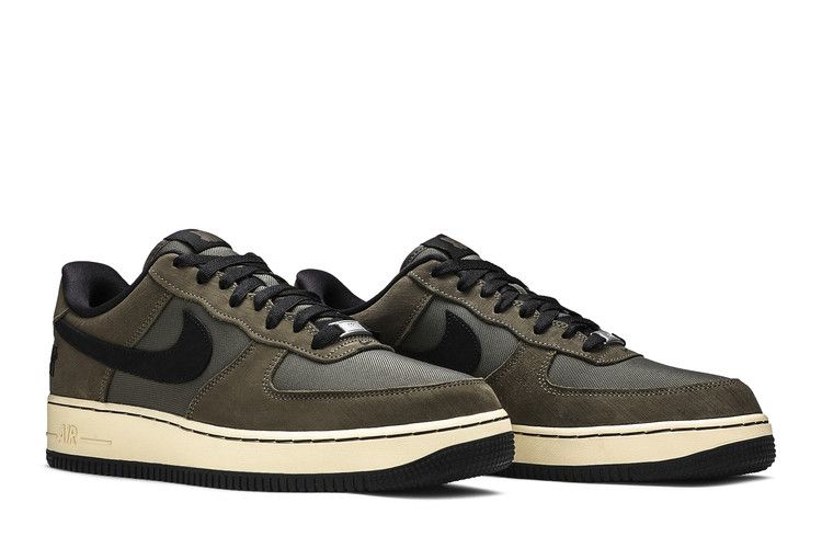 Nike Air Force 1 Low SP Undefeated Ballistic Dunk vs. AF1
